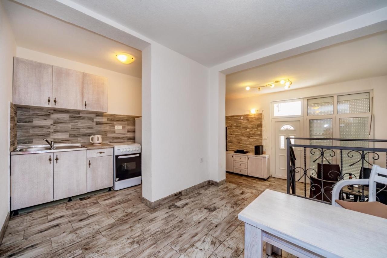 Apartmani Lira Sutomore Exteriér fotografie