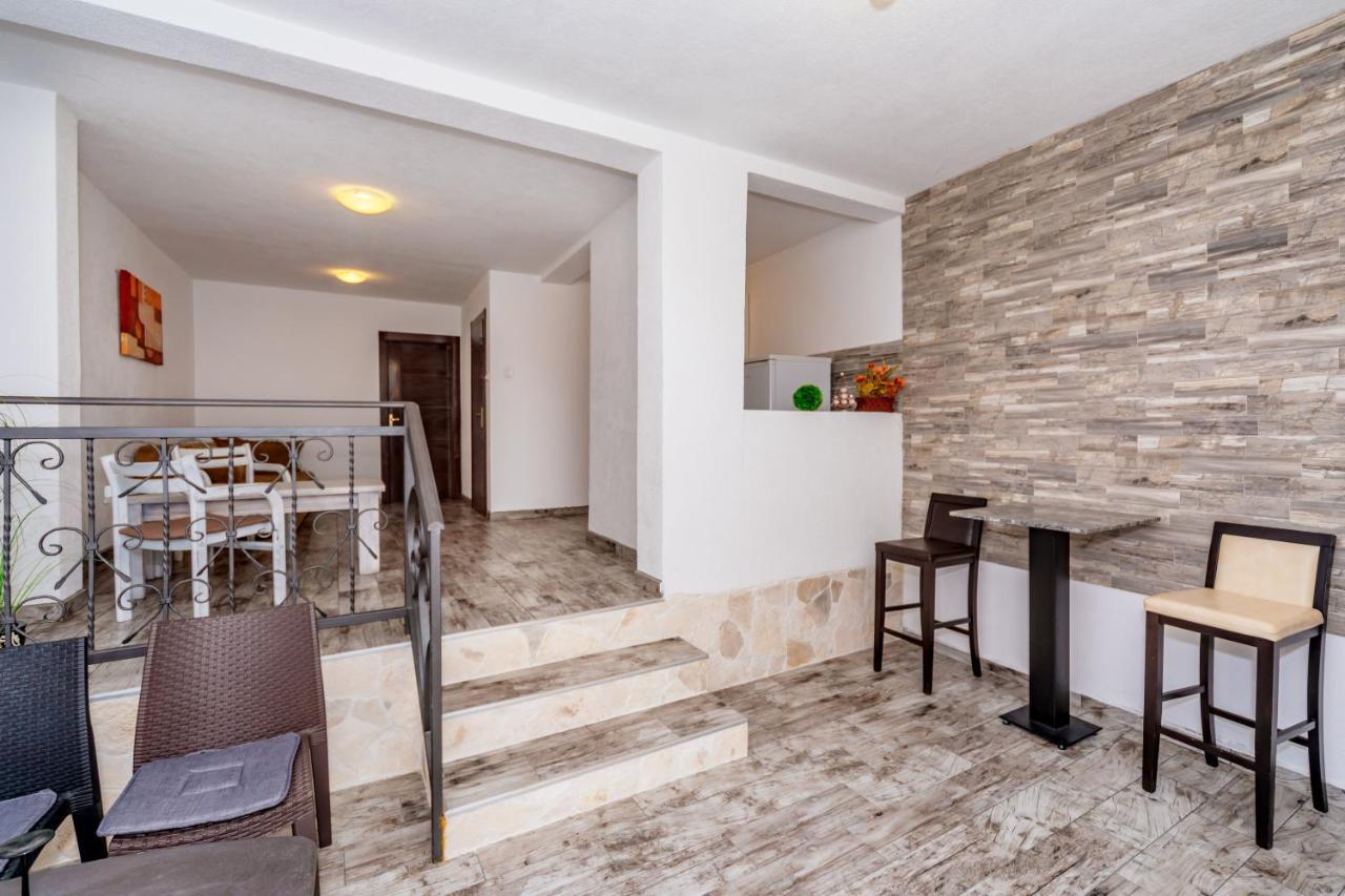 Apartmani Lira Sutomore Exteriér fotografie