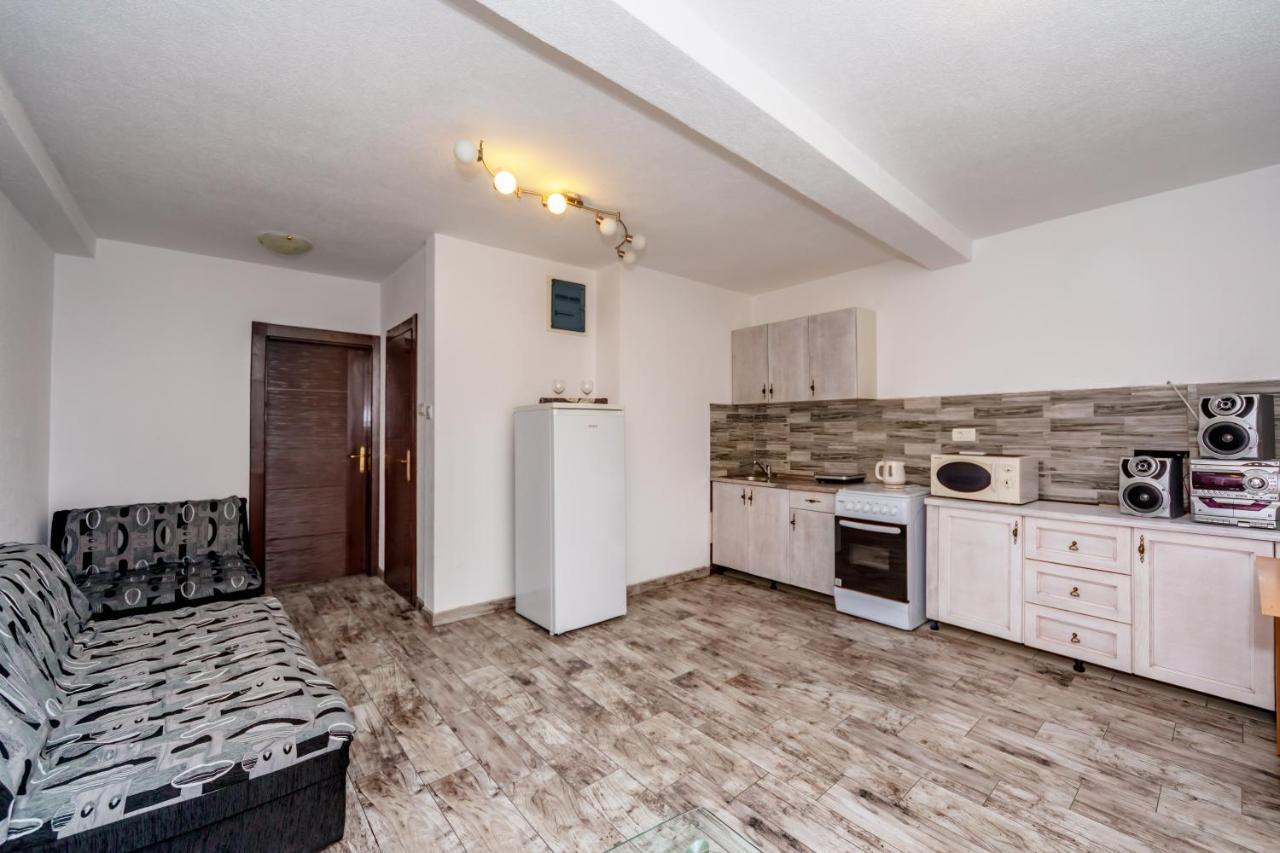 Apartmani Lira Sutomore Exteriér fotografie
