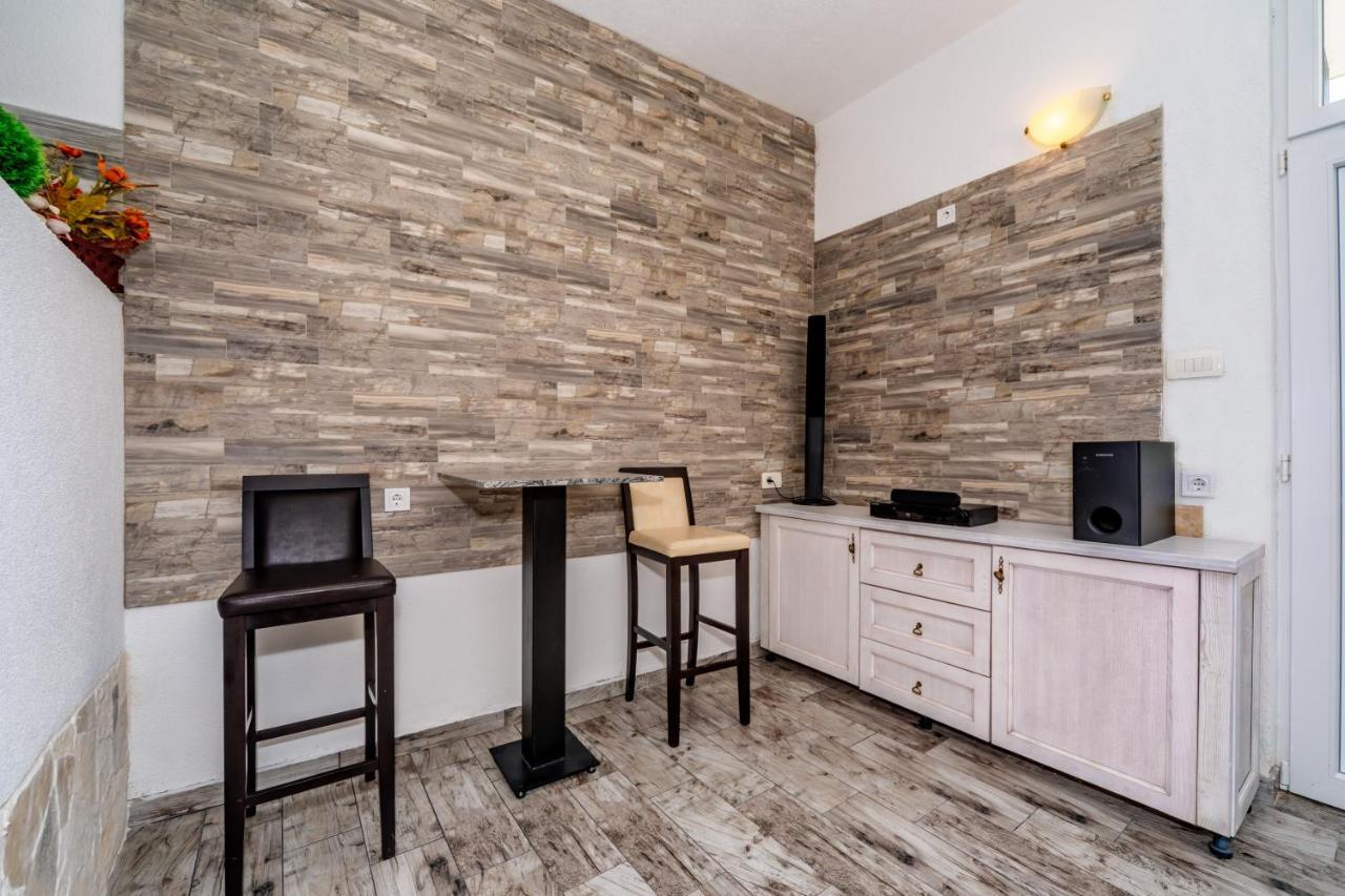 Apartmani Lira Sutomore Exteriér fotografie