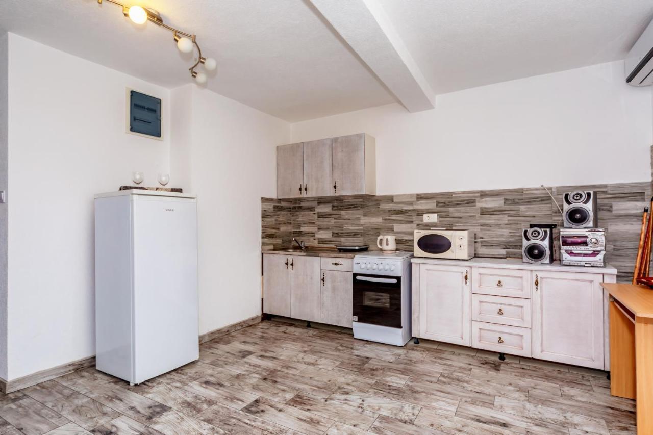 Apartmani Lira Sutomore Exteriér fotografie