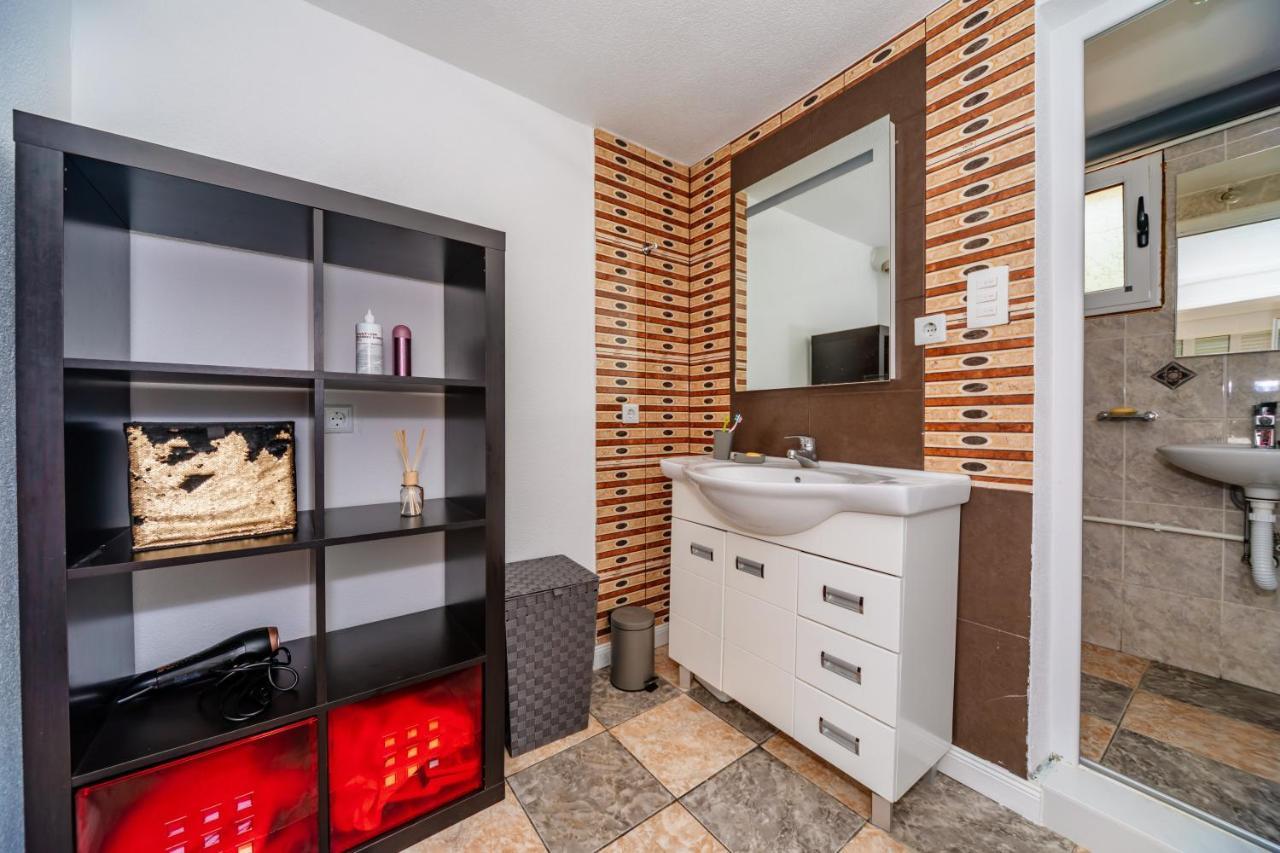 Apartmani Lira Sutomore Exteriér fotografie