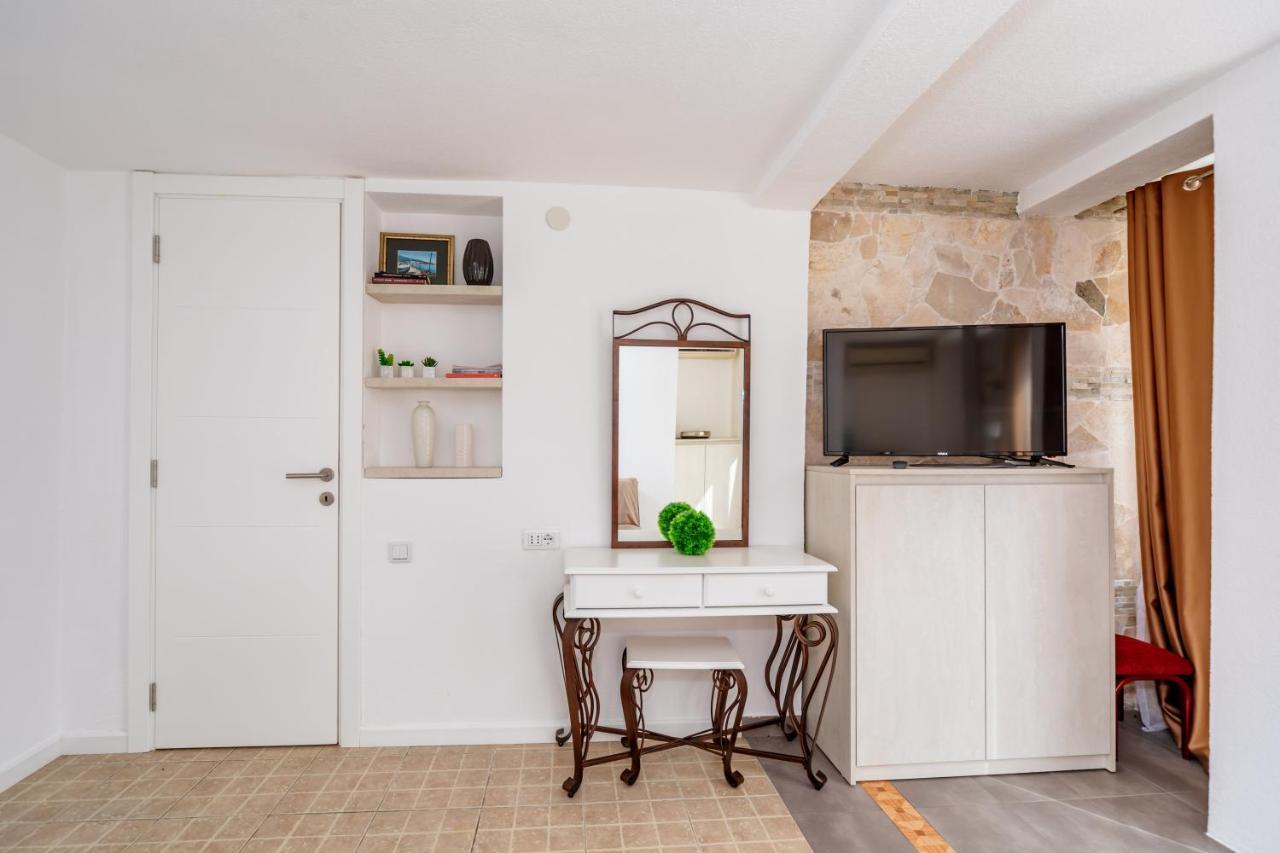 Apartmani Lira Sutomore Exteriér fotografie