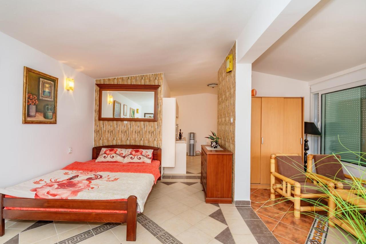 Apartmani Lira Sutomore Exteriér fotografie