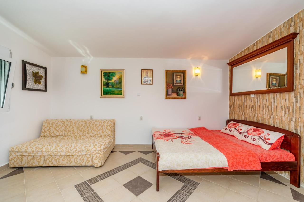 Apartmani Lira Sutomore Exteriér fotografie