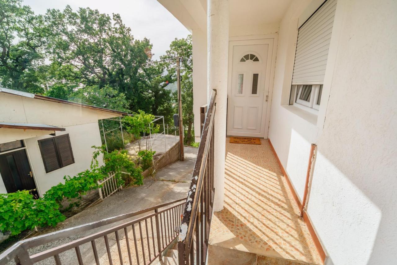Apartmani Lira Sutomore Exteriér fotografie